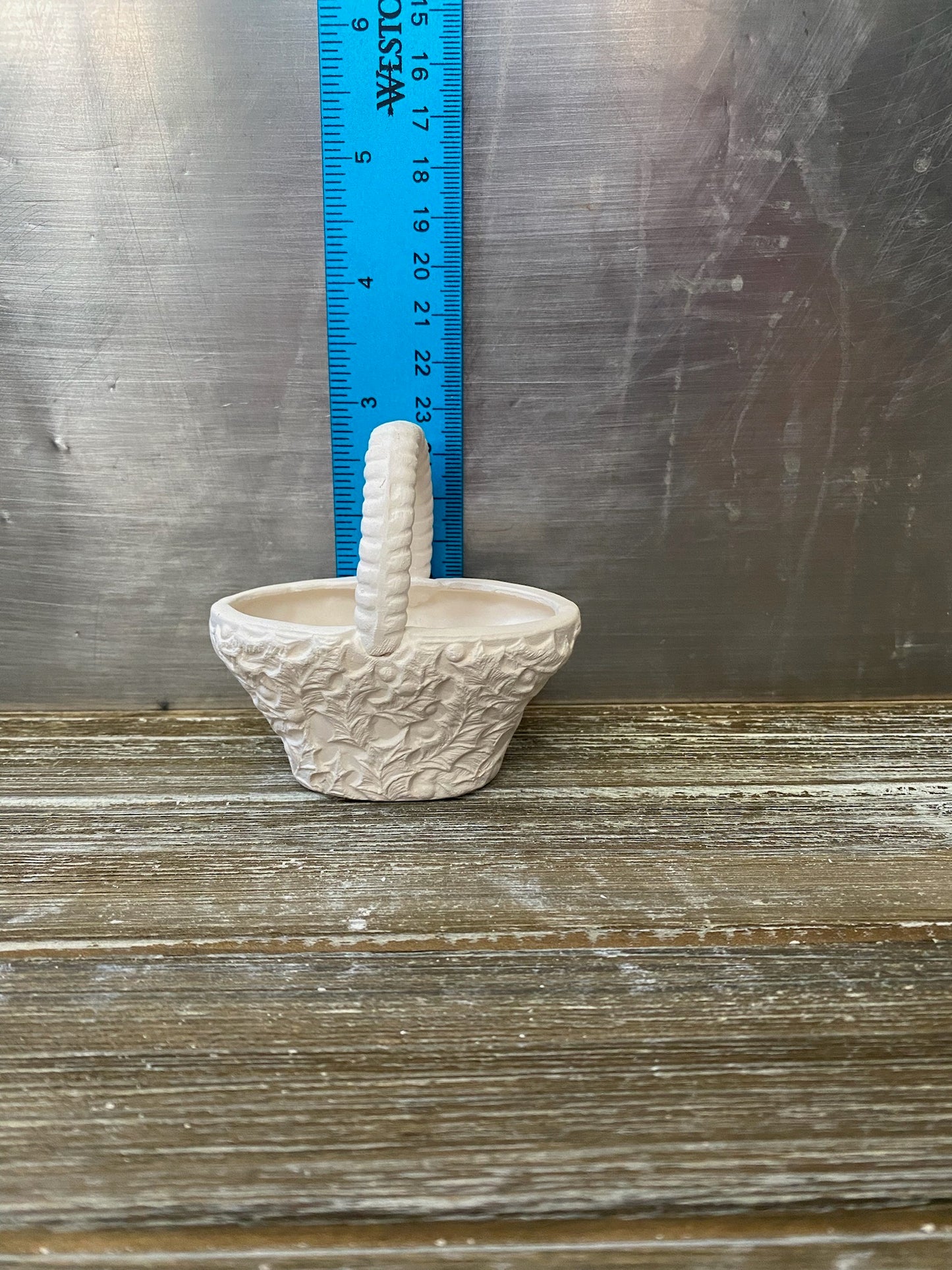 Small Holly Basket Bisque